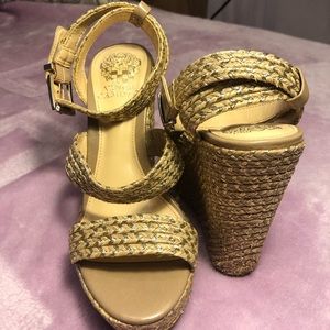 Vince camuto Wedge size 4, gold
